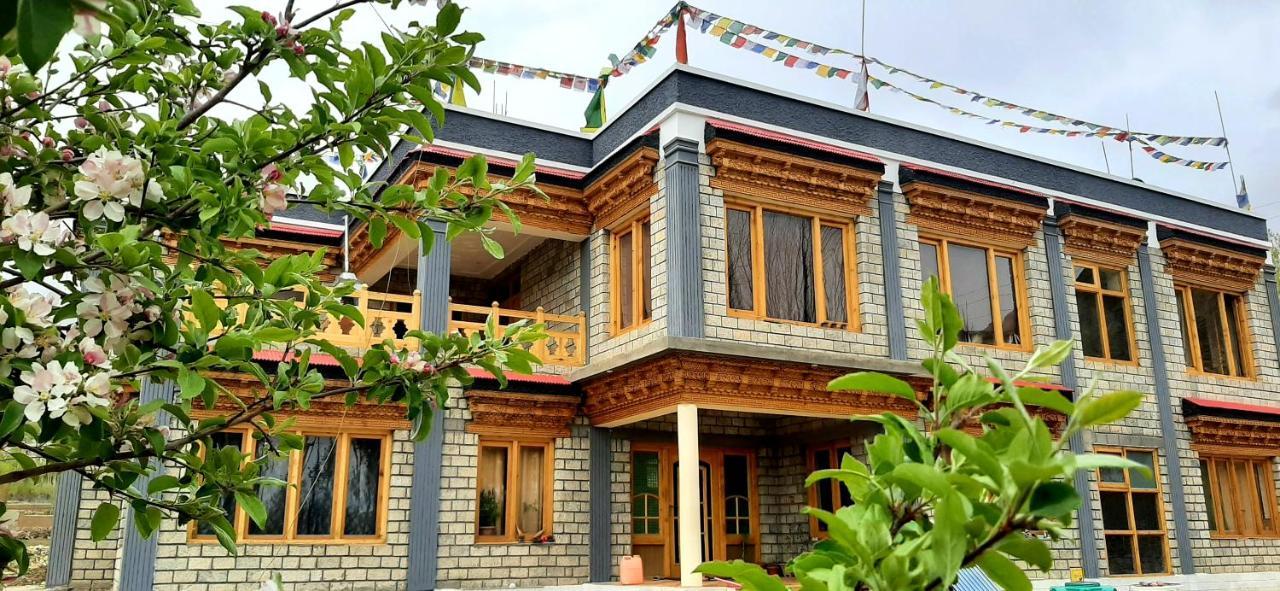 Ladakh Country Inn Leh Exterior foto
